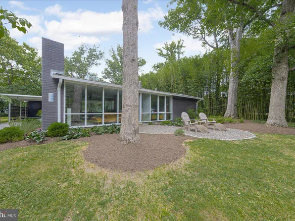1948 Marthas Rd, Alexandria, VA 22307