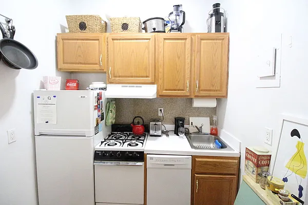 Rented by Luxor Homes & Investment Realty | media 11