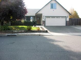 956 Forest Glen Dr, Central Pt, OR 97502