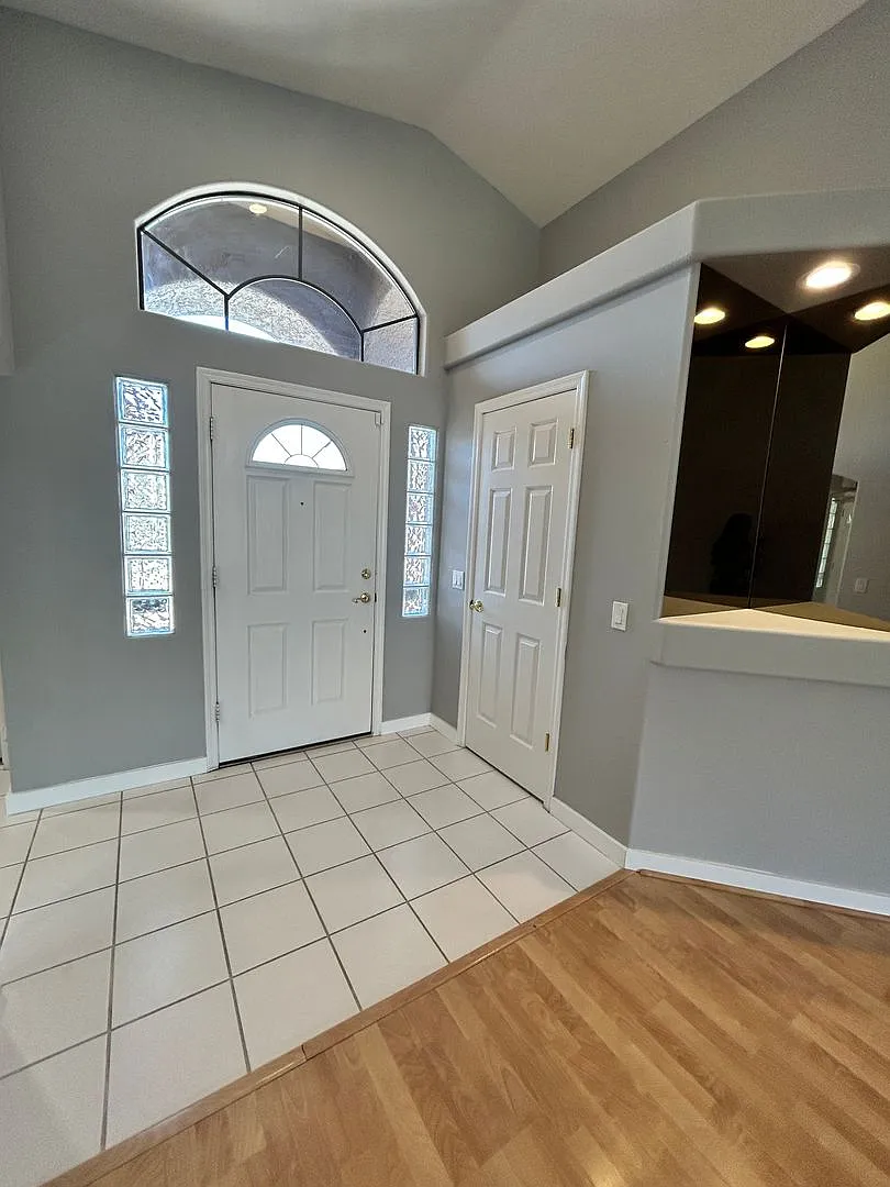 Unfurnished Home! — Photo 3
