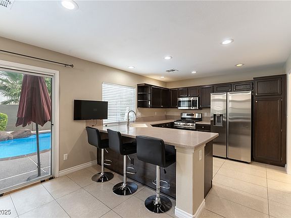 4th image of 1628 Scenic Peak St