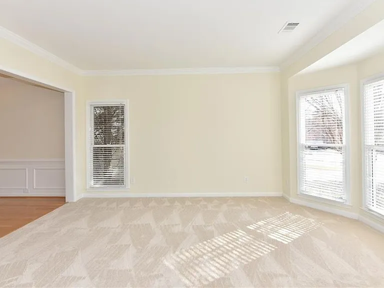 2515 Spring Grove Ct — Photo 5