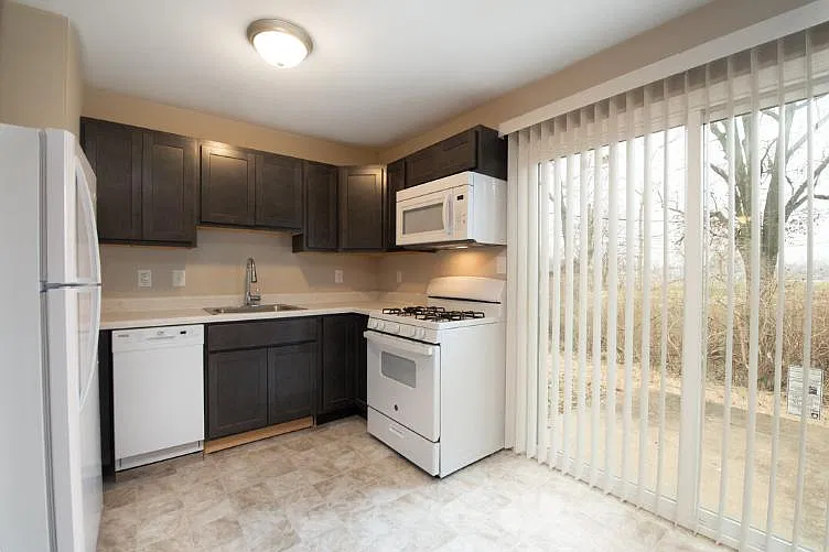2 bed, 720 sqft, $1,200 — Photo 4