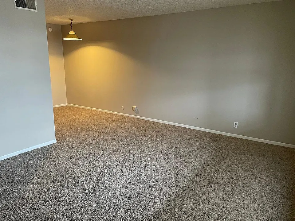 2900 SW Arnold Ave
