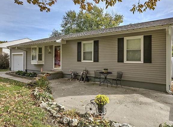 2nd image of 2603 College Ln