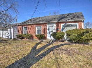 80 Ridgeway Dr, Decatur, IL 62521