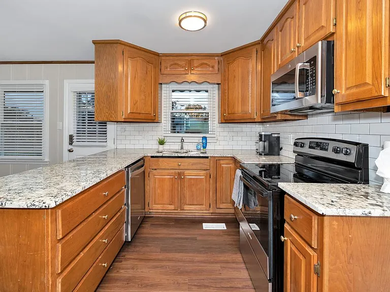4206 Holmes Ave NW — Photo 3