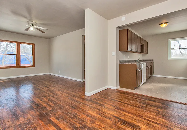 902 Titus Ave — Photo 5