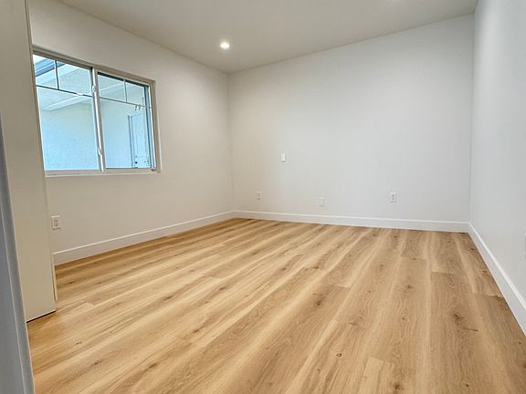 5th image of 7954 Vicky Ave #5