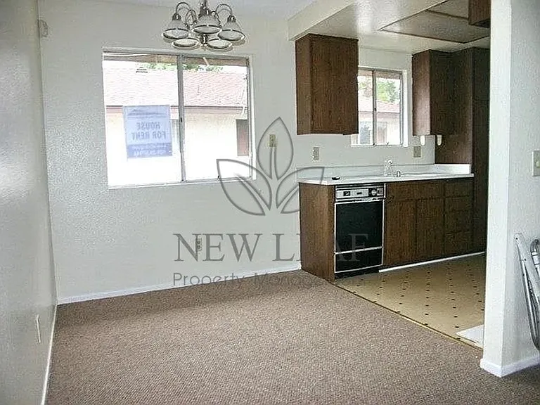 3054 Gladstone St #4 — Photo 11