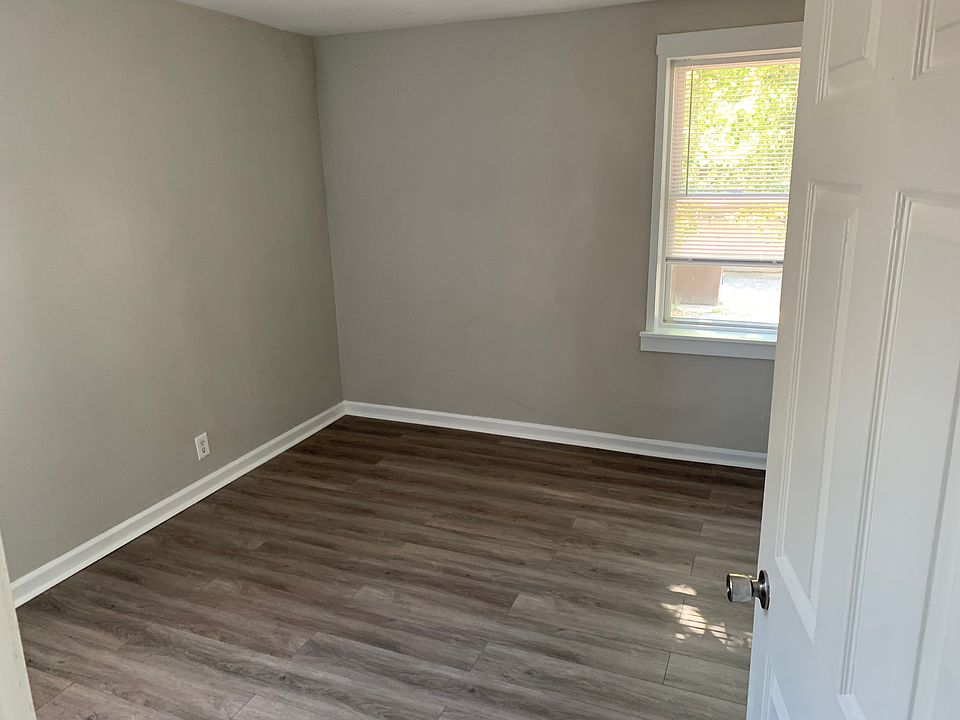 2nd image of 6142 Morganford Rd #6142