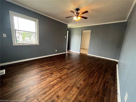 2nd image of 4609 Clarendon Ave