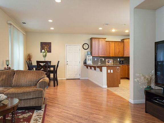 5th image of 352 Bonita Ave