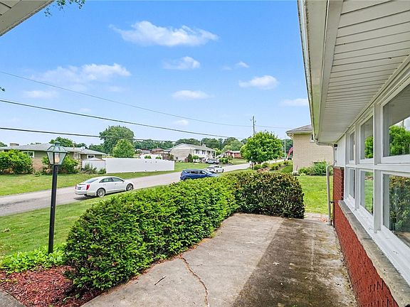 4th image of 906 Bridge Ave