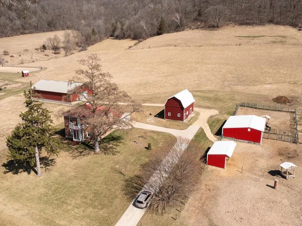 704 N 7th St, Brownsville, MN 55919