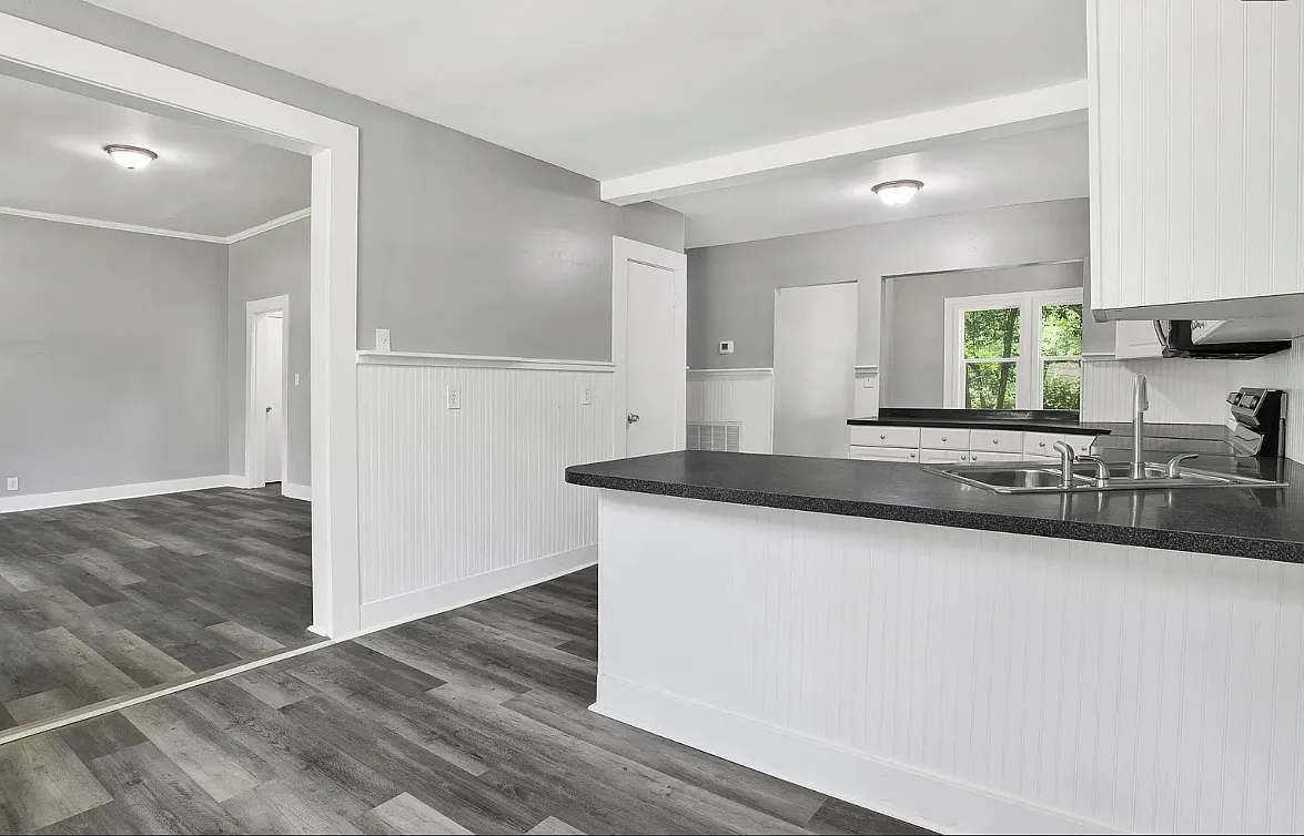 1633 Phillips Lane - 1 — Photo 3