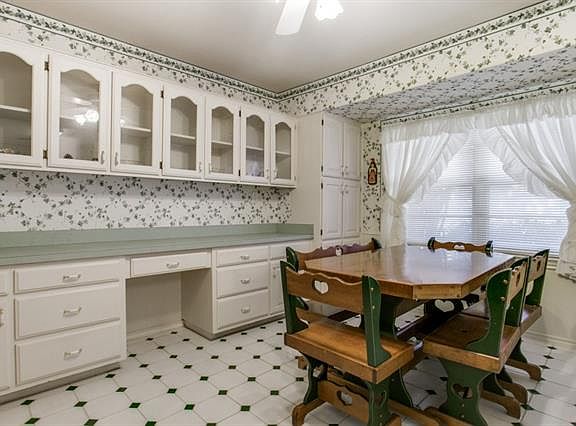 5th image of 2209 Winewood Ln