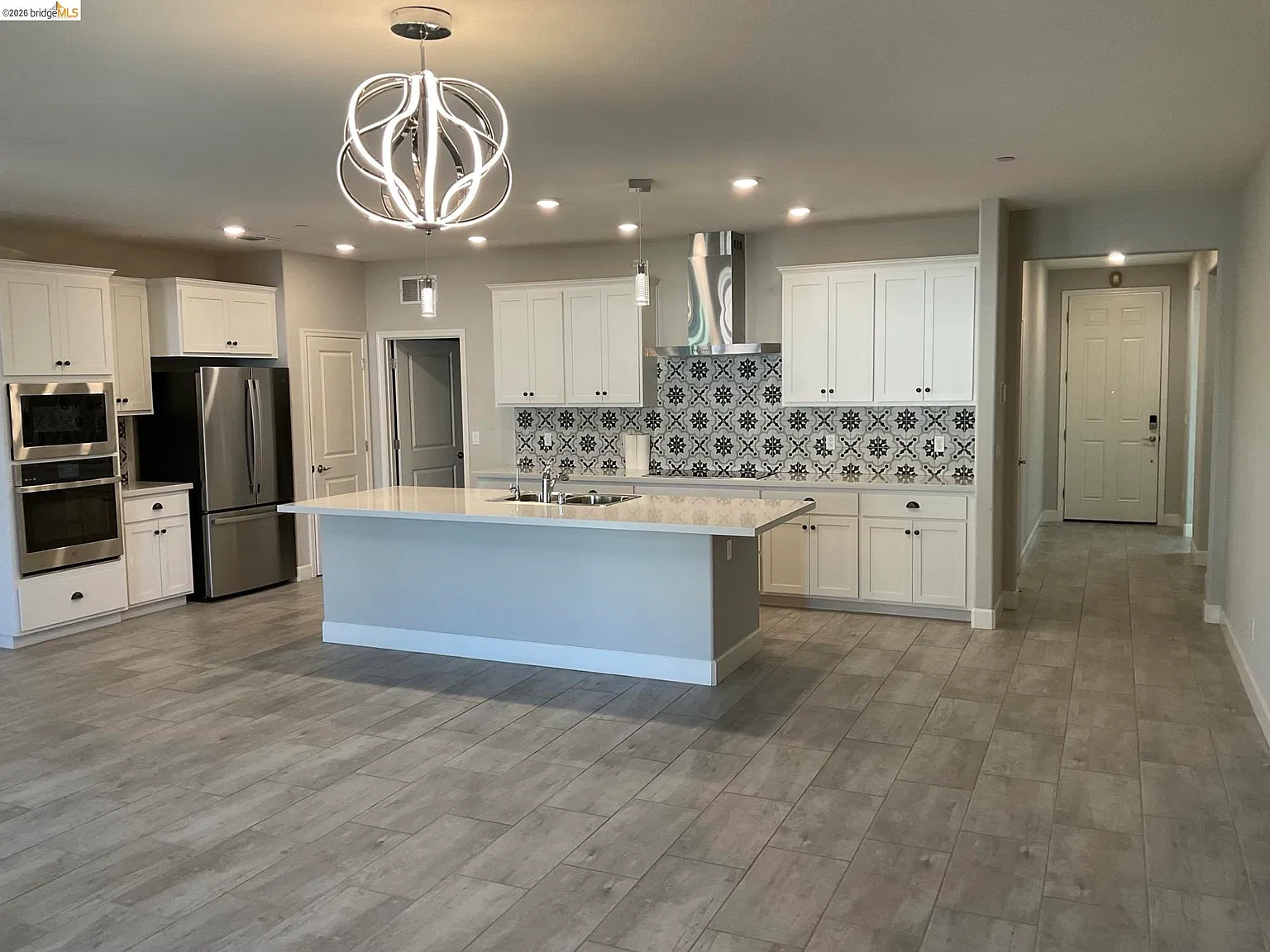3 bed, 2.0 bath, 1626 sqft, $3,225 — Photo 2