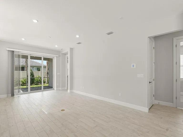 4501 Nautilus Cir — Photo 8