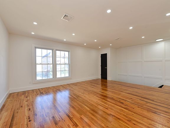 5th image of 153 Beach 123rd St Floor 1