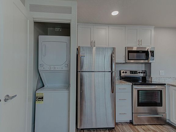 2nd image of 863 E 200 S APT 8