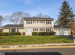 916 Westwood Dr NE, Vienna, VA 22180
