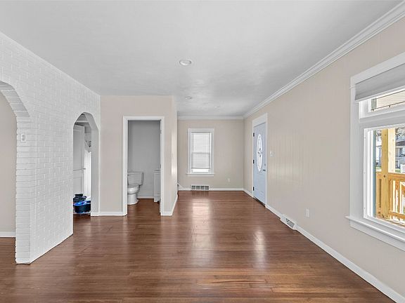 2nd image of 74 Elizabeth St