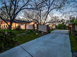 204 W San Antonio Ave, Boerne, TX 78006