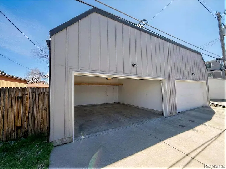 2037 Hooker St #L — Photo 35