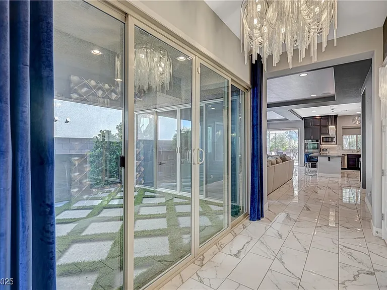 3943 Reyes Ave — Photo 23