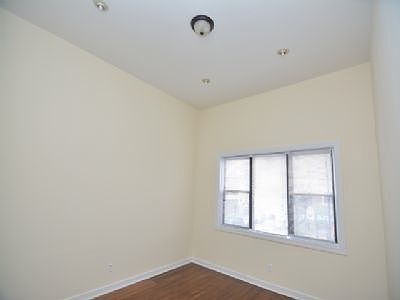 3rd image of 3257 W Montrose Ave