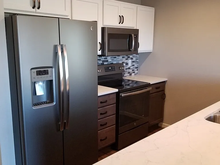 2613-2639 Apache Ct — Photo 2