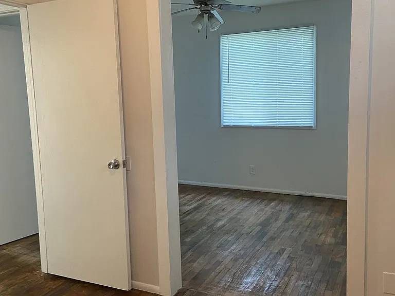 1217 W Bradley Ave — Photo 5