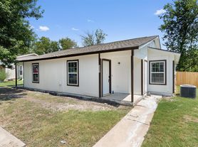 520 Lenora Dr, Taylor, TX