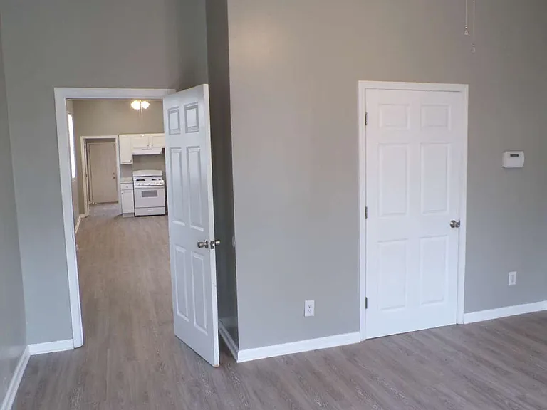 2508 Elliott Ave — Photo 4