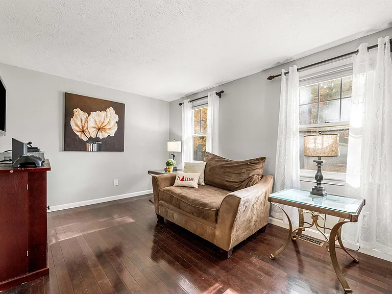 27 Glastonbury Dr — Photo 26