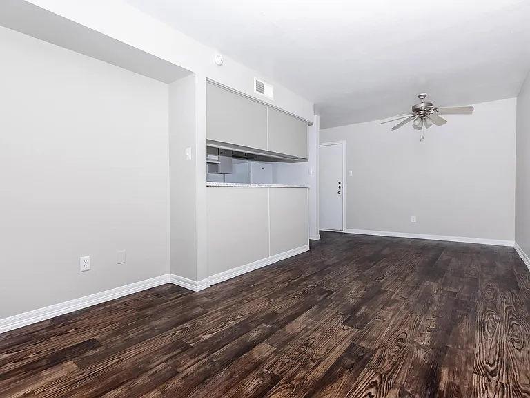 Bayou Park Apartments — Photo 32