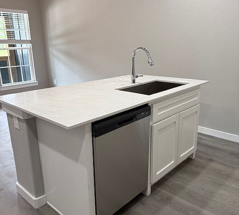 3rd image of 600 Gladys St #5