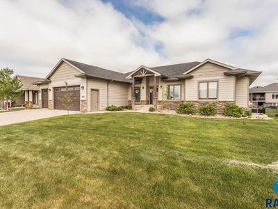 8501 S Quiet Oak Cir, Sioux Falls, SD, 57108