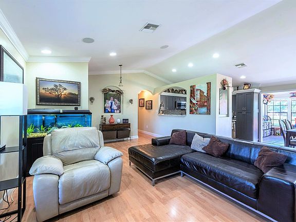 5th image of 9359 Longmeadow Cir