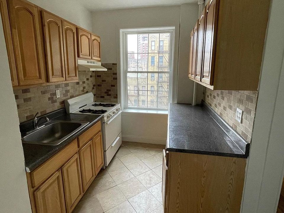 2nd image of 2783 Sedgwick Ave #2G