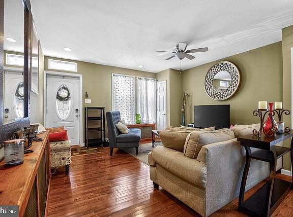 3rd image of 29 E Wyncliffe Ave