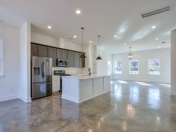 4th image of 904 Burchwood Ave