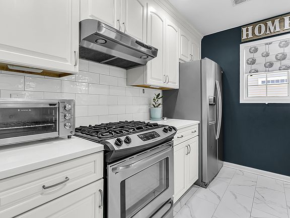 5th image of 4884 Carnoustie Ct