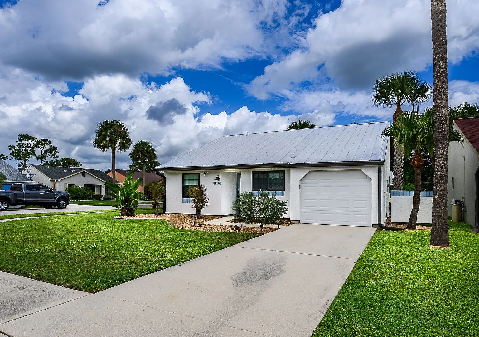 Turnkey Furnished Seasonal Rental In Port Charlotte — Photo 1