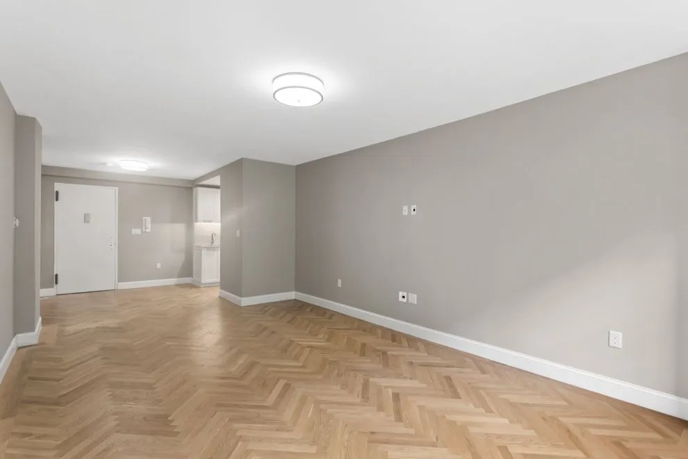 Yorkshire Towers at 305 East 86th Street in Yorkville Sales, Rentals