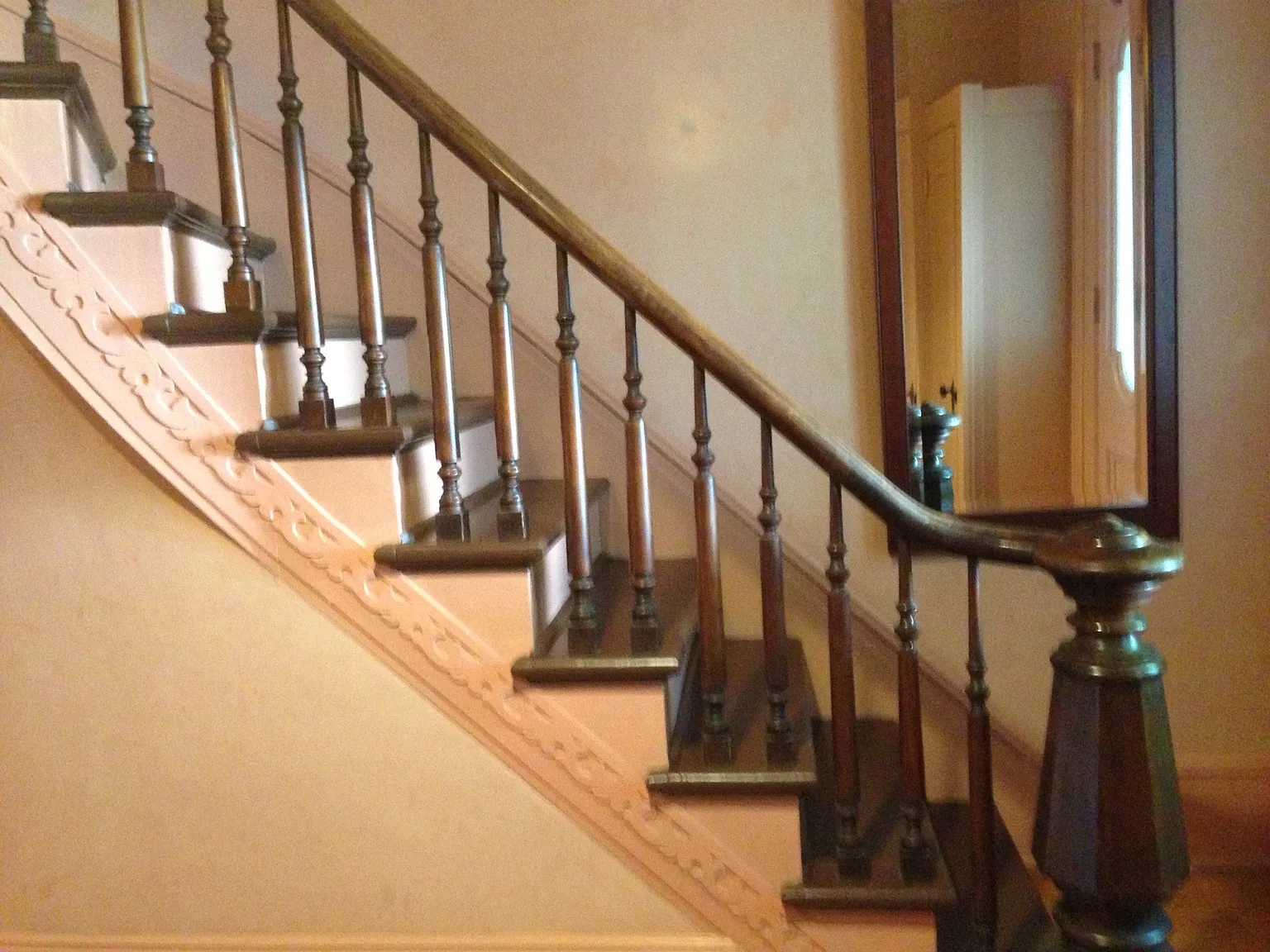 446 N Aurora St — Photo 2