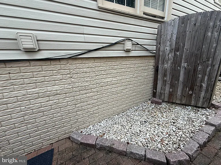 2218 Central Ave #BASEMENT — Photo 4