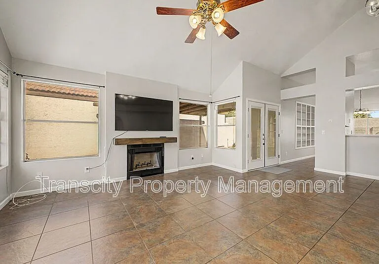 1825 E Secretariat Dr — Photo 3