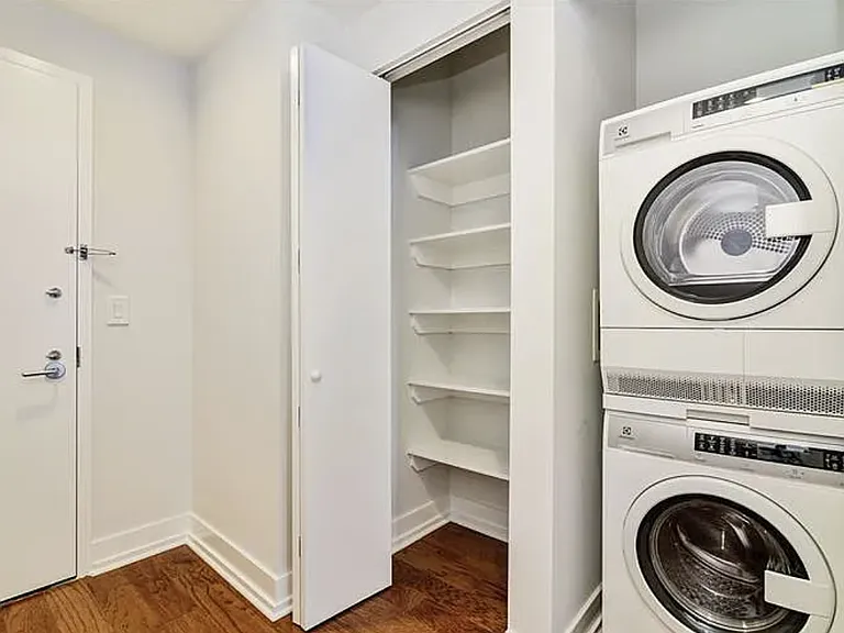 389 Washington St #23B — Photo 6